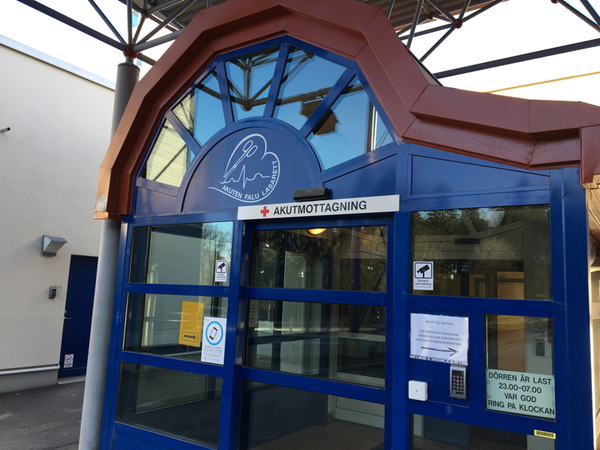 Landstingets sjukvårdsledning är i stabsläge. Akuten, Tiskens vårdcentral och ambulansen har kallat in extra personal.