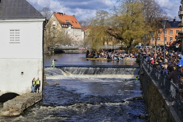 [Uppsala] Nu har säkerhetspersonalen börjat göra sig redo med.