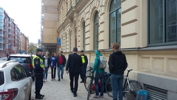 Det bor ungefär 7000 fransmän i Sverige, säger representanter för ambassaden i Stockholm.