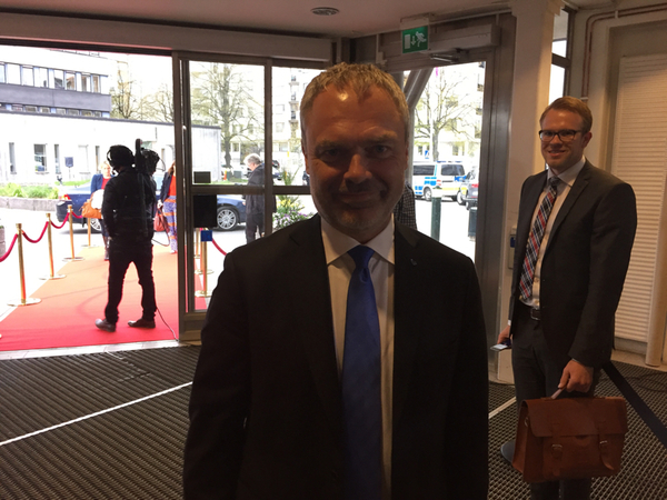 Nu anlände Liberalernas Jan Björklund.