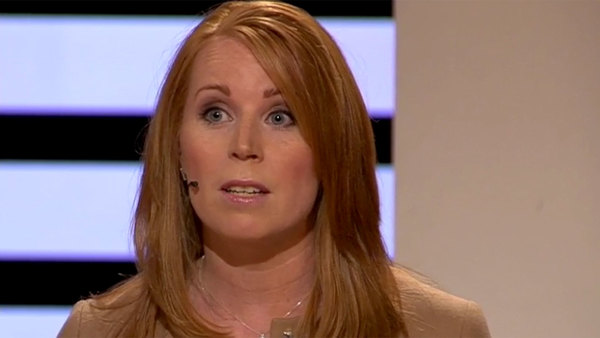 Det är fler som varit i rymden än som har traineejobb, sade Lööf (C).