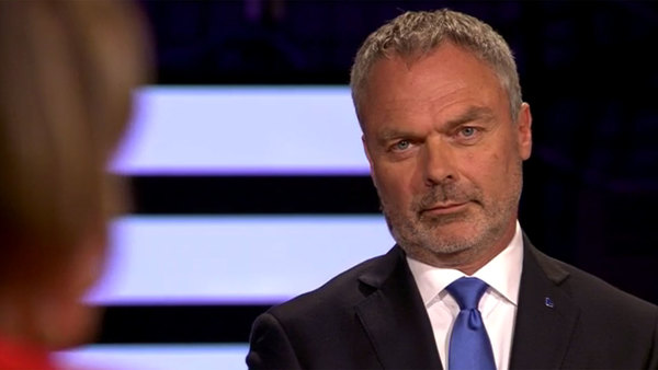 Återinför vårdbiträden inom sjukvården, tycker Jan Björklund (L).