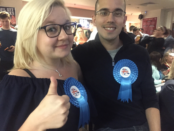 Holly Chapman och Anthony Charlton tänker hålla ställningarna och nattvaka. De har förberett sig genom att ta ledigt från jobbet imorgon.