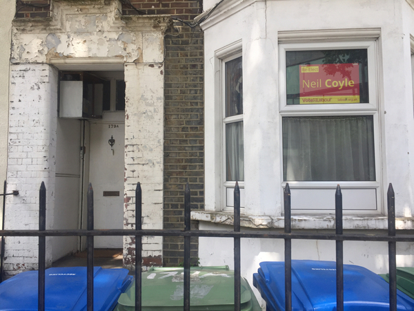 I centrala London finns inga valaffischer. Men om man åker ut från centrum (och tittar riktigt nogrant) kan man hitta några...