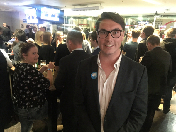 -Det kommer bli en sen natt, konstaterar Mo Metcalf-Fischer som kampanjat för de konservativa Gruvarbetarområdet och Labourfästet Doncaster.