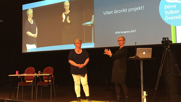 Åsa Henningsson och Maya Rohdell presenterar sitt projekt Döva tolkar och översättare.