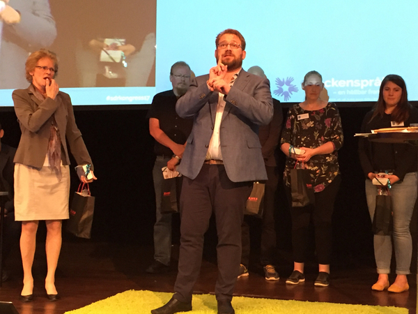 Avgående ordföranden Henrik Sundqvist tackar för sig.