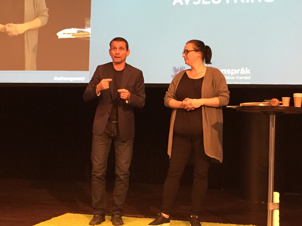 Nu har förhandlingarna avslutats. Avtackningar pågår.