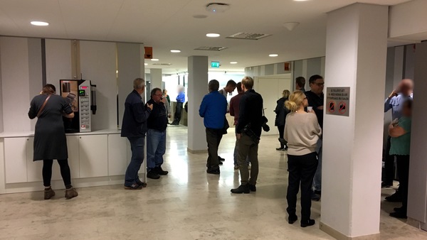 Utanför rättegångssalen. Foto: SVT Nyheter Norrbotten