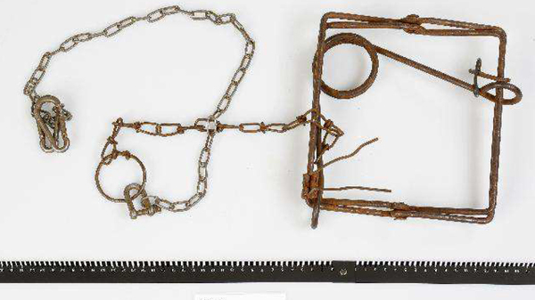 En av de fällor polisen hittade hemma hos 37-åringen. Foto: Polisen