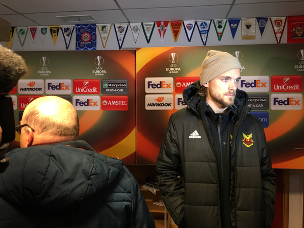 Tom Petersson säger att stämningen i omklädningsrummet är dämpad. Två tuffa bortamatcher väntar.