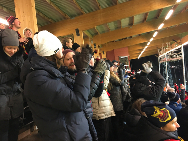 2-1 till hemmalaget. Läktarn gungar ... ⚽️