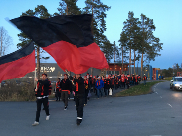 Falkarna närmar sig arenan