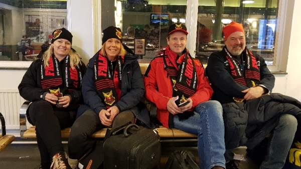 Gänget från Kluk var några av de första på plats inför avresan mot Berlin.