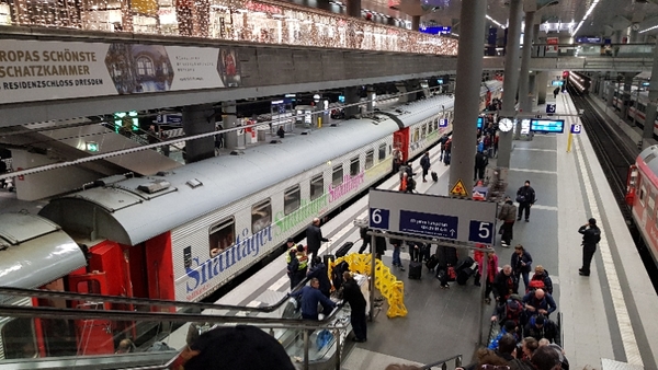 Knappt en timme sena till Berlins Hauptbahnhof.