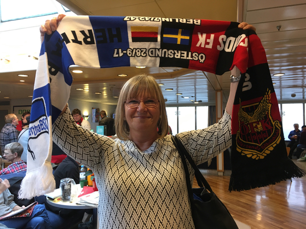 Kersti Hägglund från Brunflo blev medlem i ÖFK och fick en historisk halsduk.