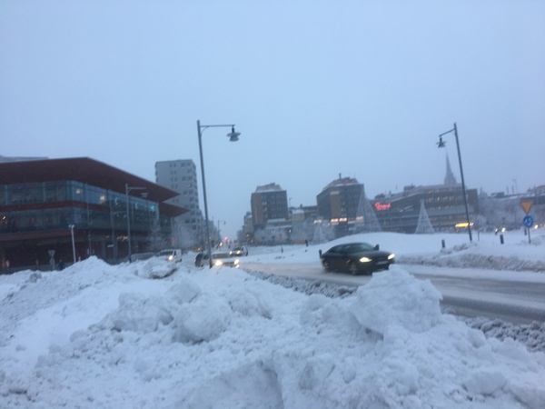 Snöfallet tilltar i Luleå