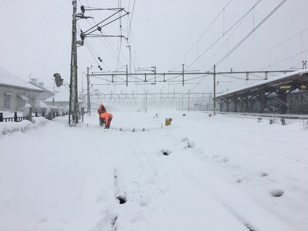 Tufft arbete att gräva fram spåren vid Sundsvalls centralstation.