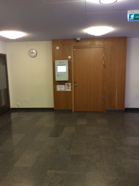 Klockan 9 fortsätter rättegången mot den 21-åriga mordmisstänkte mannen här i sal 1 på Skellefteå tingsrätt.