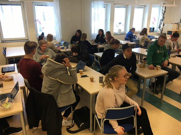 Mycket diskussioner bland eleverna på Lundellska om hur en bra lärare ska vara.