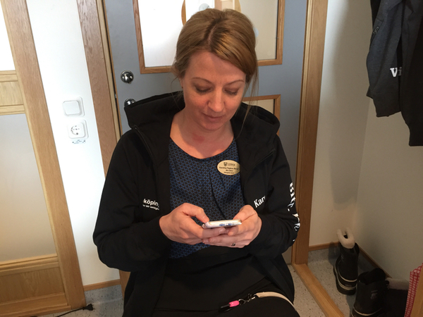 Här på Vikingstad skola följer man nu chatten intensivt. Här biträdande rektor Karolina Fagéus Bergh.