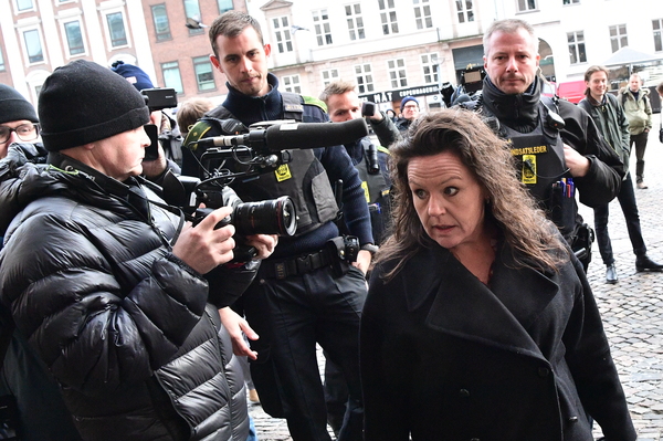 Madsens försvarsadvokat Betina Hald Engmark anlände till Köpenhamns byrätt på onsdagsmorgonen. Foto: Johan Nilsson/TT
