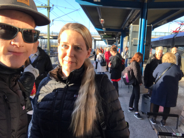 Nu är vi på väg till Stockholm för att rapportera från demonstrationen. /Magnus och Marja