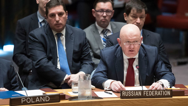 Rysslands FN-ambassadör, Vassily Nebenzia, kallar USA:s och dess allierades attack för en aggression mot en suverän stat. Länderna har uppvisat en flagrant nonchalering av internationell rätt, enligt Nebenzia. Det rapporterar Reuters. Foto: AP/TT