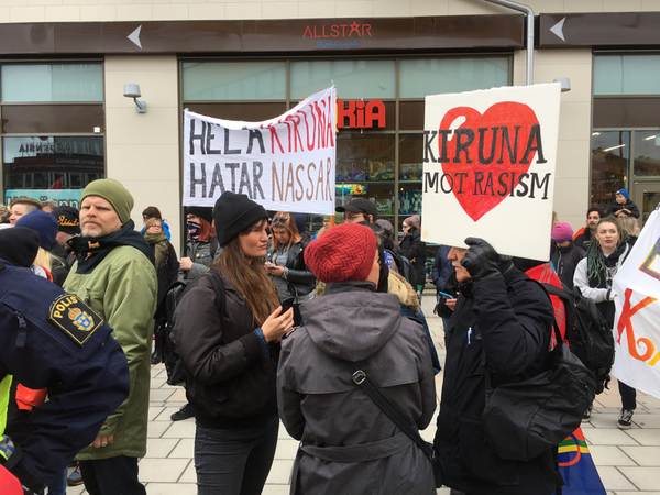 På Medborgarplatsen syns folk från hela länet. Kiruna har en egen banderoll.
