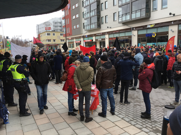 Boden mot rasism på Medborgarplatsen har samlat många deltagare. En av talarna säger att Boden inte ska bli ett fäste för nazisterna.