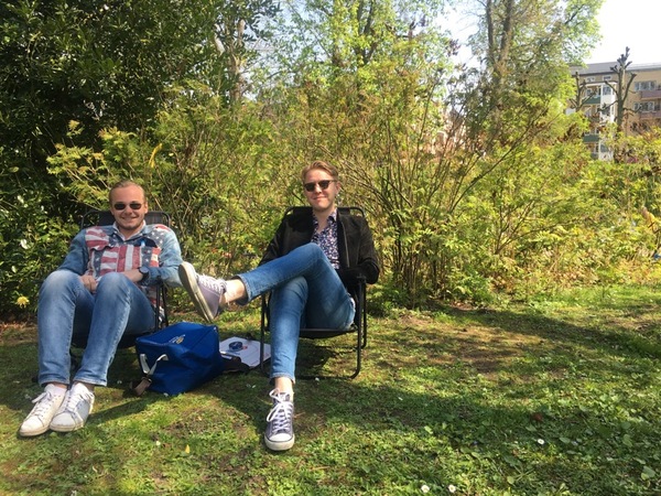 - Lite avsides kan man tycka, men bra plats att sitta och filosofera, säger studenterna Victor Dahlberg och Henrik Hedlund.