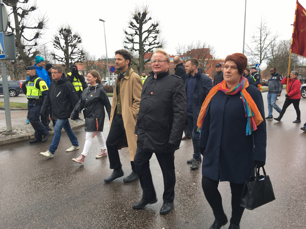 Moneybrother, försvarsministern o riksdagsledamoten Maria Strömkvist (S) i täten i s-tåget