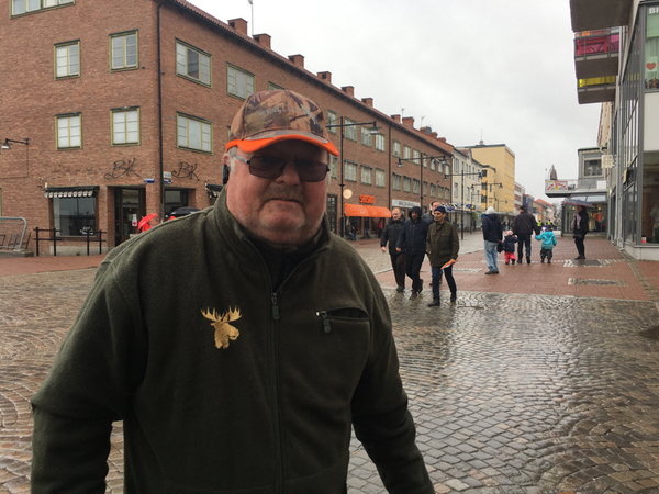 Jan Eriksson, Ludvikabo: Jag ska kolla när de går förbi här på stan. Jag märker inte av dem i vanliga fall.