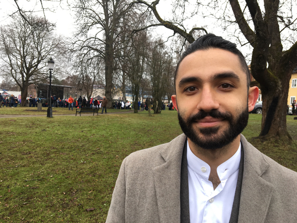 Riksdagsledamoten Daniel Riazat (V) medgrundare till Dalarna mot rasism var en av talarna på deras arrangemang idag.