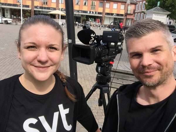 Hej! Nu är vi på plats på torget i Sölvesborg. Kom hit och prata valfrågor med oss. /Michelle och Daniel