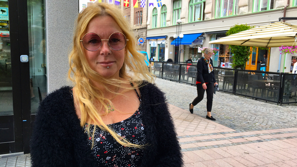 - Jag tycker att djurrättsfrågorna är viktiga. Att djur ska få gå ute, och att stänga minkfarmarna till exempel. Men också funktionsstödsfrågor, säger Jeanette Bauer.