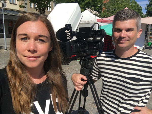 Nu är vi på plats i centrala Karlshamn. Kom hit och prata val med oss och berätta vilka lokala valfrågor du tycker är viktigast! / Stina och Daniel