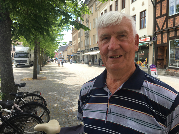 Kjell Carlsson från Hällaryd tycker att kommunikationen mellan landsbygden och centrala Karlshamn borde bli bättre och att bussarna ska gå oftare.