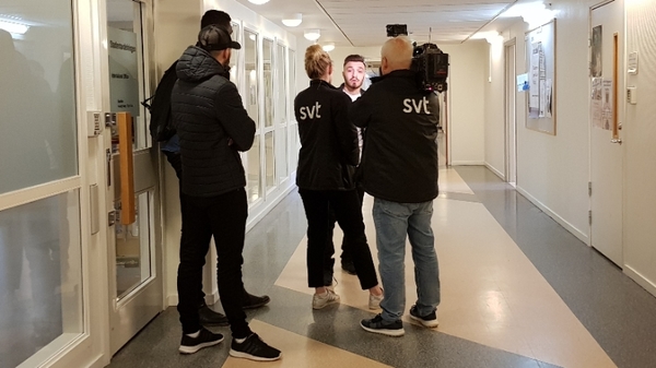 - Skolan över lag är viktigt. Jag tycker inte betygen ska spela lika stor roll när man söker utbildning, man ska inte tvingas flytta för att kunna studera vidare på universitet. Betygen ska inte begränsa en och det behöver bli lättare att studera vidare, säger George Chamoon.