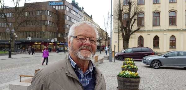 För Leif Herlin är pensionen en viktig fråga.
- De måste upp. Om man jobbat från man var 14 till 67 och så får man ut 10 000 kronor i månaden, det håller inte. Att ta bort skatten vore en lösning. Sen tycker jag att dieselskatten är alldeles för hård. Man måste tänka på de som inte bor i stan och har tillgång till kollektivtrafik.
