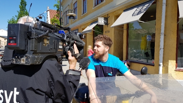 - Parkering för oss som bor centralt, det är viktigt för mig. Nu finns bara 3 timmars med p-skiva och då måste den flyttas under dagen, säger Daniel Jennebo.