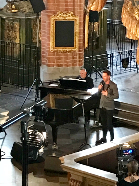 Peter Jöback sjunger Vinden i min själ av M. Legrand med svensk text av Beppe Wolgers.