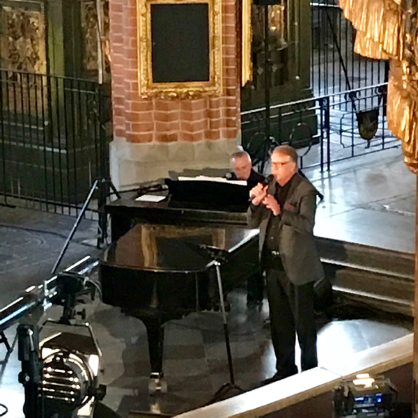 Lasse Berghagen läser sin egen dikt ”Nu”.