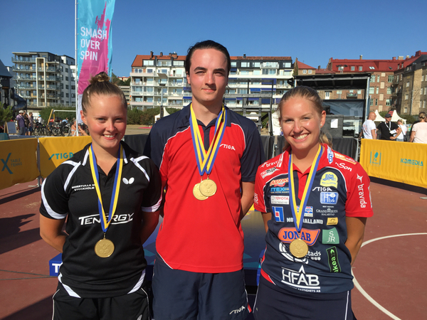 Första mästerskapsvinnarna någonsin i hela världen i nya sporten Bordtennis TTX. Jennifer Jonsson (damsingel), Sebastian Lundahl (herrsingel+mixed lag), Lena Bucht (mixed lag).