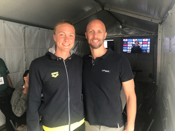Två olympiska mästare laddar för SM-finaler. Sjöström hoppas simma fort på 100 meter fjärilsim. Det hoppas Frölander också att hon gör!
