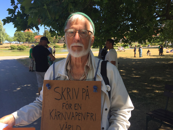 ”Jag förväntar mig att hon pratar om det här avtalet för avveckling av kärnvapen som vi jobbar för att regeringen ska underteckna”, säger Lars Lundström från en liten grupp som kallar sig Gotlands fredsgrupp.