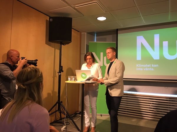 Språkrören Isabella Lövin och Gustav Fridolin är här.
