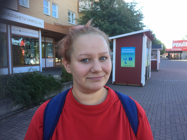 Terese Bergman Hammarö som har en dotter i förskolan.
- Det är bra. Min dotter trivs jättebra och lärarna är trevliga, säger hon.
Hon lyfter speciellt fram pedagogiken som gör att barn från olika kulturer kan hitta sätt att kommunicera med varandra.