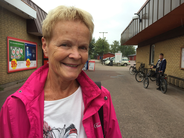 Forshagabon Sylvia Asplund tror inte det är stor chans att kommunen når klimatmålet till år 2030 men tycker det är viktigt med ett mål eller delmål och kan själv tänka sig att bidra.
”Jag får göra det jag kan. Idag går jag hit till exempel (till centrum, reds anm) och man kan ju cykla och låta bli bilen. Men ibland måste man köra bil och jag tror inte alla kan åka elbilar, det har vi inte el till i Sverige och inte i Forshaga heller för den delen.”