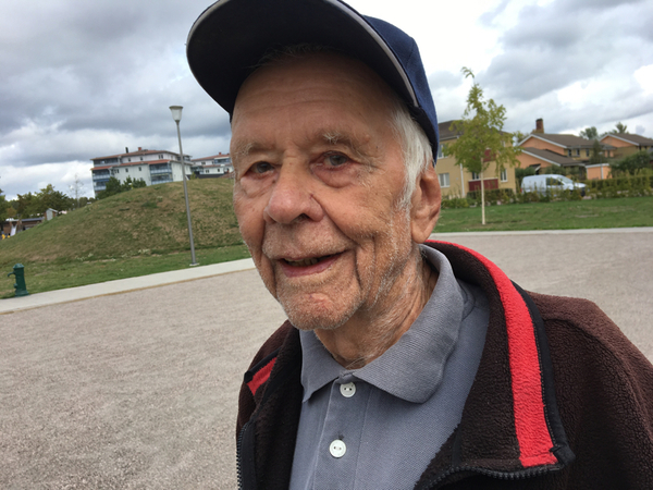 - Det ska byggas bara i Fagerås. Det byggs för mycket i Kil. Nu ska det byggas ett höghus och snart finns det inte parkeringsplatser till alla, säger Rune Danielsson.
Finns det inte service i glesbygden får det ordnas, menar Rune Danielsson, som bor i en lägenhet i Kils centrum.
